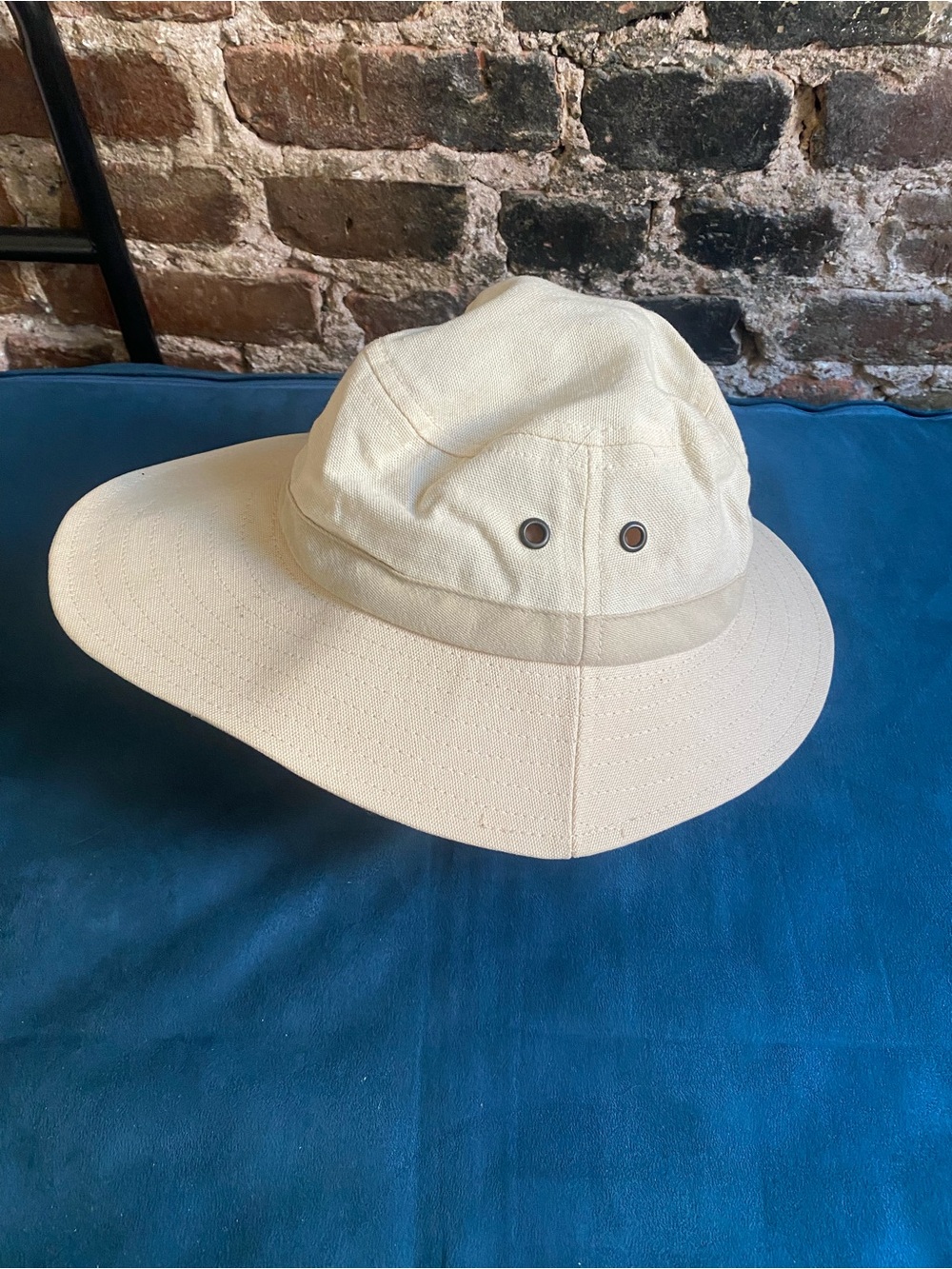 Vintage Orvis Beige Solid Safari Hat Women’s Wide Brim Sun Hat Outdoor Style